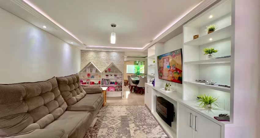 Casa Terrea com 2 Dormitórios 2 Vagas e Churrasqueira no Cajuru