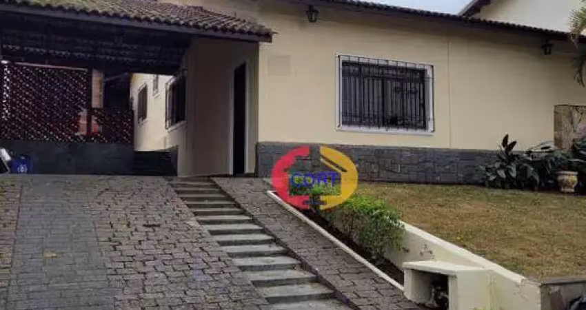 Casa de 200m² com edícula no Country Club para locação em Arujá!!!