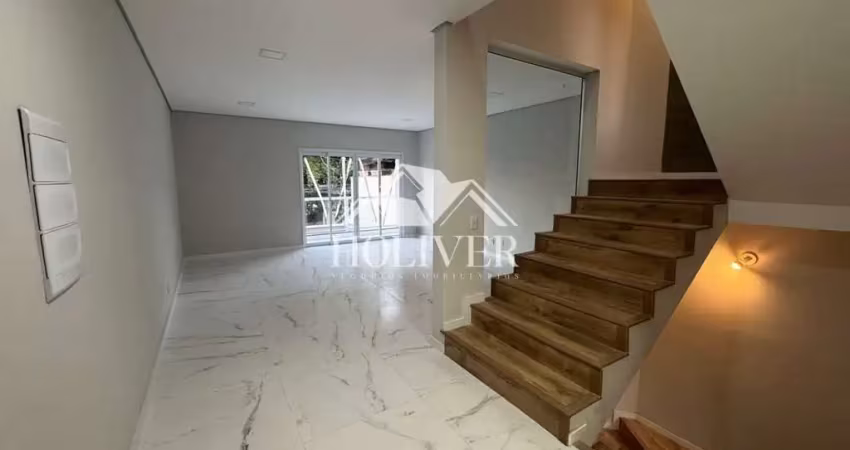 Casa à venda na Rua Abaíbas, 415, Vila Palmeiras, São Paulo
