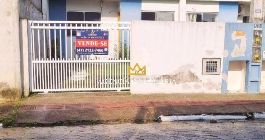 CASA GEMINADA COM TERRENO ESPAÇOSO