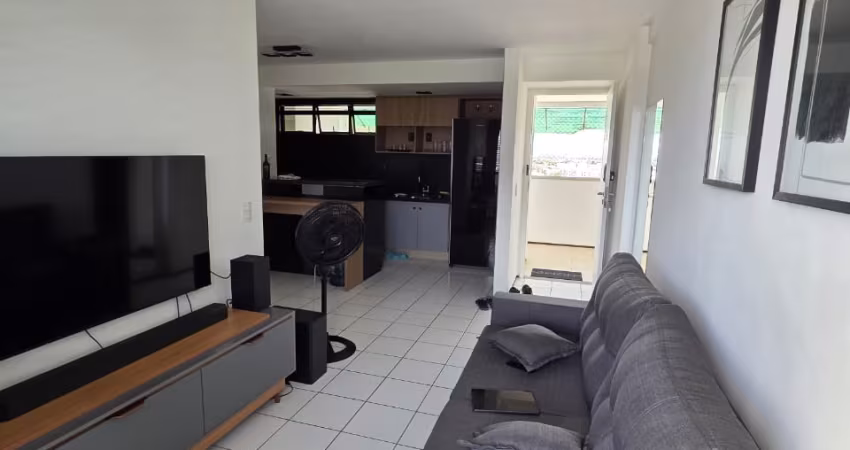Apartamento planejado com 3 quartos (1 suíte), 70m², andar intermediário, nascente e com vista frontal para a Av. Rogaciano Leite