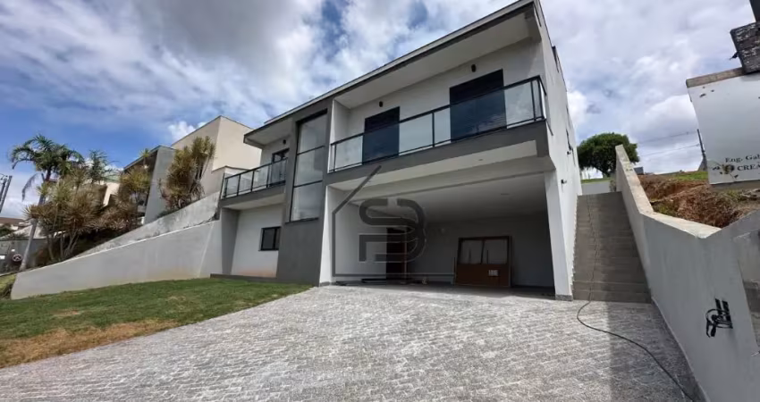 Sobrado à venda Condomínio Real Bragança, 3 dormitórios sendo 1 suíte, área gourmet com churrasqueira, quintal e piscina com hidro, 4 vagas de garagem, Bragança Paulista.