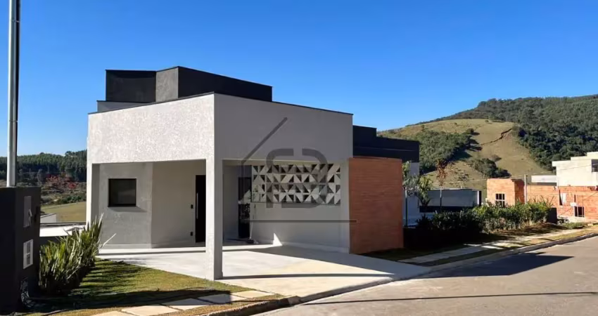 Casa térrea à venda condomínio portal da serra, 3 suítes, sendo 1 master e 2 demi suítes; espaço gourmet com piscina com preparação para aquecimento; quintal e garagem para 2 carros, bragança paulista