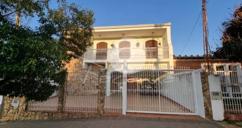 Casa  Nova Europa em Campinas, por R$ 895.000,00 - Façanha Imóveis
