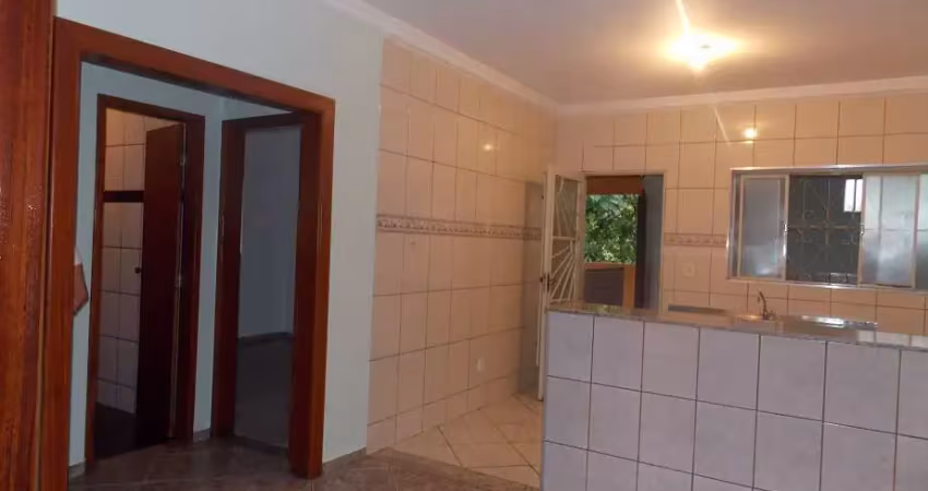 Casa com 2 quartos para alugar na Marília Dirceu, Mariana 