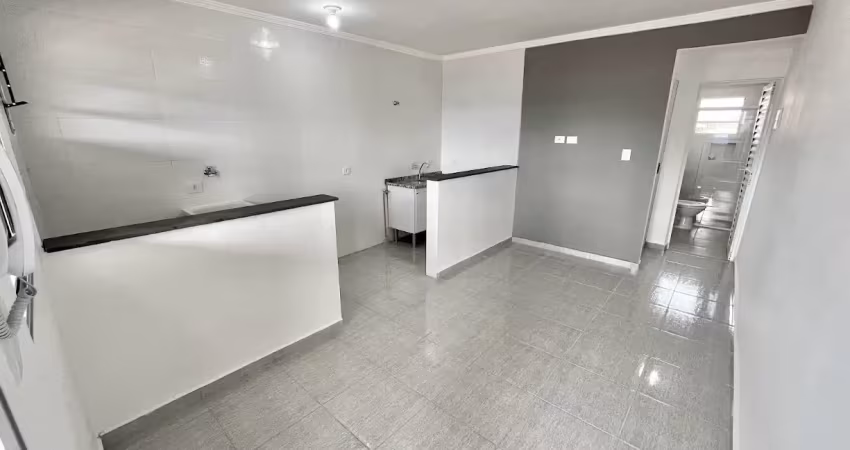 Aparentemente de uma sala , cozinha , banheiro e lavanderia