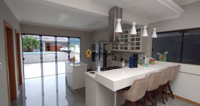 Casa Alto Padrão - 4 suítes - Lareira - Piscina aquecida - bairro Presidente Joã