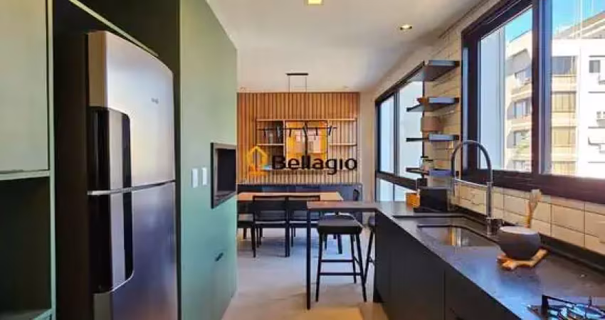 Apartamento de 2 dormitorios, 1 suíte, 2 banheiros, vaga de garagem.