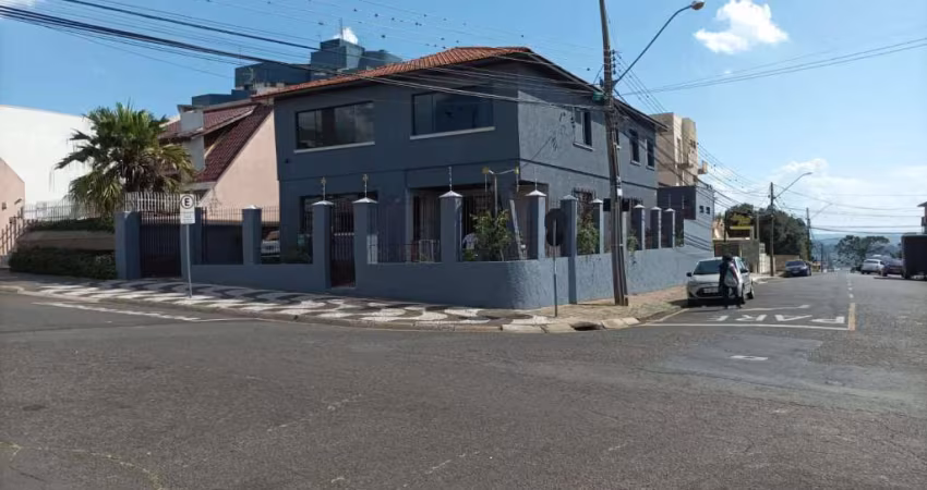 Casa à venda em Centro