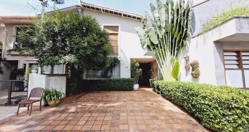 Casa de vila para venda com 3 quartos, sendo 3 suítes, 216m²