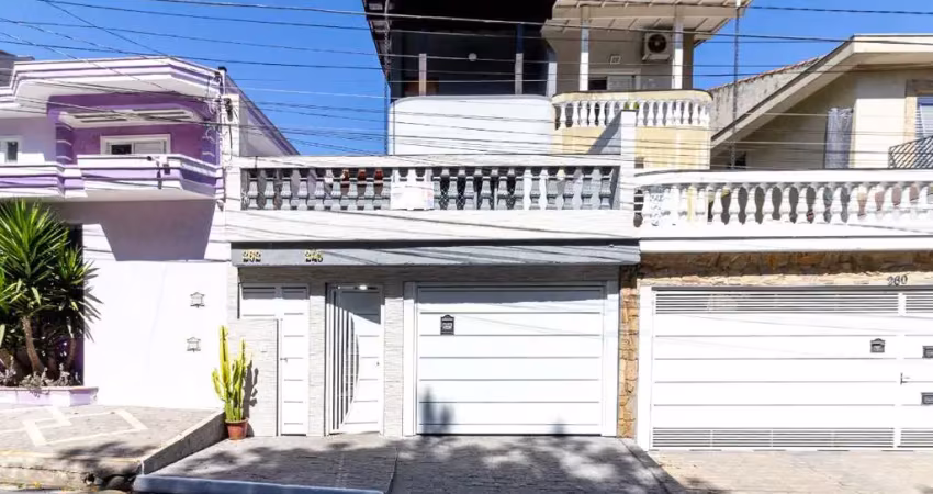 Sobrado para venda com 4 quartos, sendo 1 suíte, 172m²