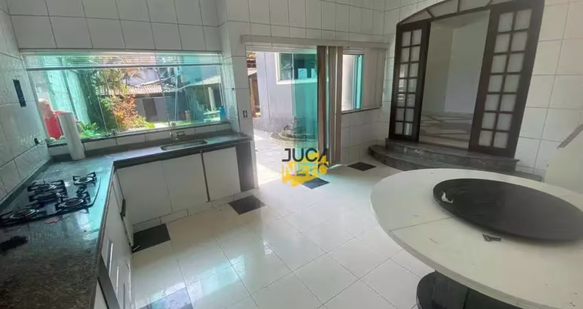 Sobrado com 3 dormitórios para alugar, 250 m² por R$ 3.000,00/mês - Vila Nossa Senhora das Vitórias - Mauá/SP