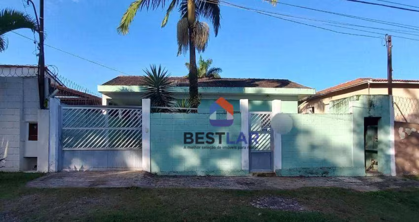 Casa térrea em condomínio, disponível pra venda, em Cotia - SP