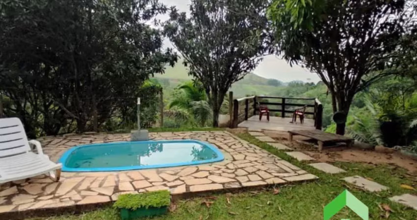 Sitio com 20.000 m2, na sede com 4 quartos, 2 suites, piscina e area gourmet em Ipiabas