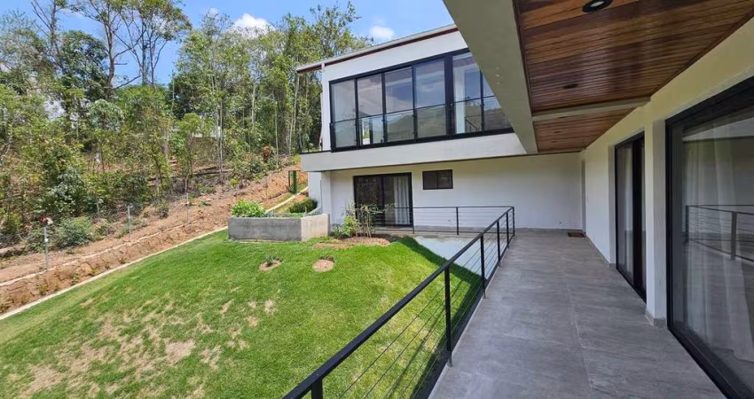 Casa Nova com Vista Deslumbrante para a Mata!