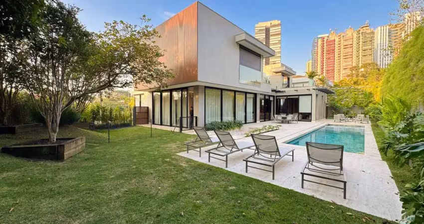 Casa diferenciada e de esquina no residencial alphaville 2