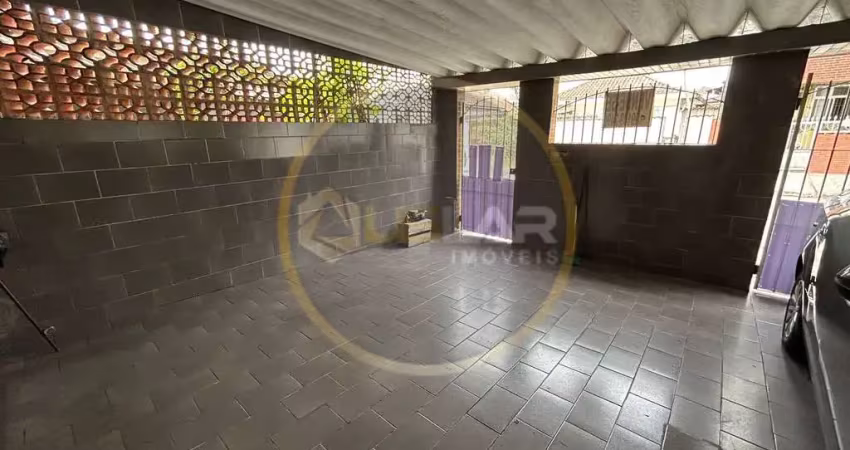 Casa térrea de 2 dormitórios e garagem por R$ 340 mil - Caneleira / Santos