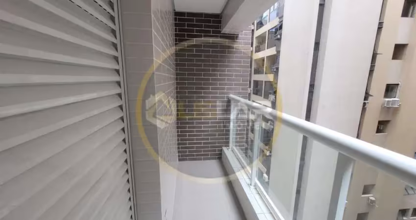Apartamento em Ponta da Praia, Santos/SP