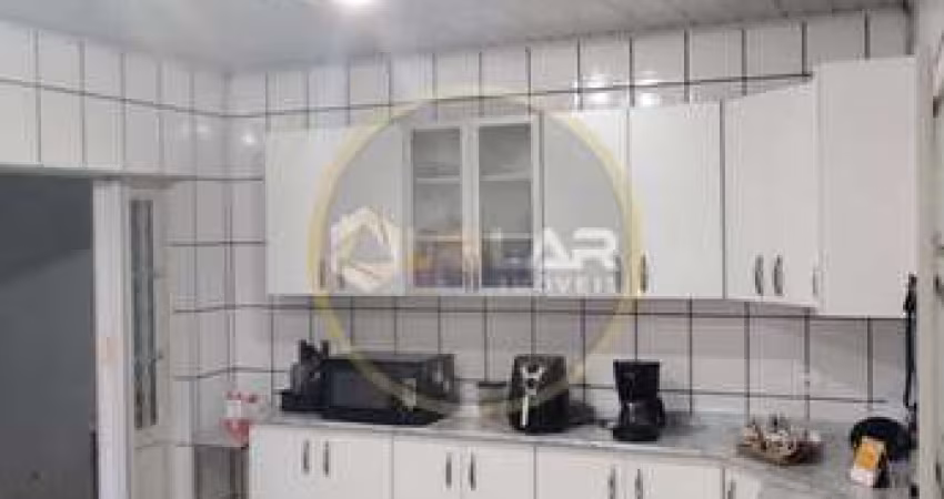 Casa de 3 dorms com suite, churrasqueira, quintal e gar pra 4 carros