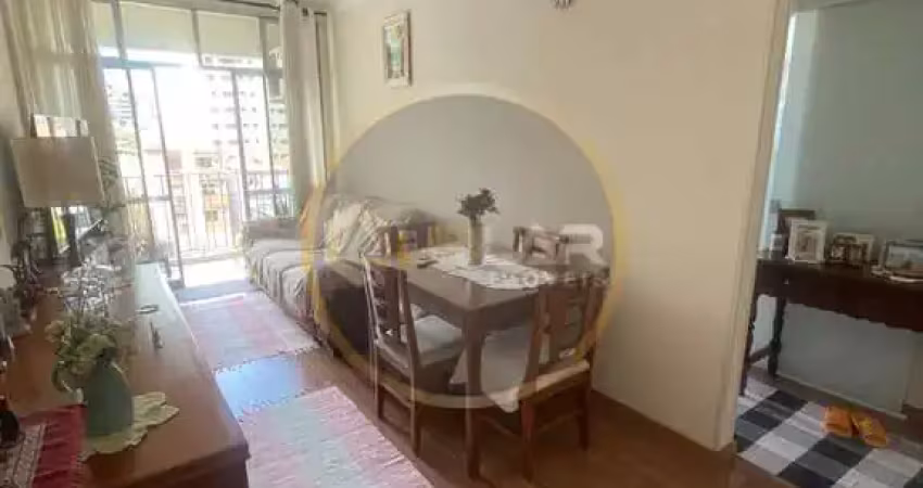 Apartamento de 2 dorms com 1 dormitorio em prédio com elevador