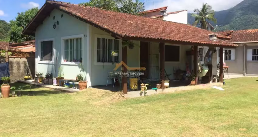 À venda i0581 - casa com edícula 3 dormitórios no massaguaçu - caraguatatuba/sp