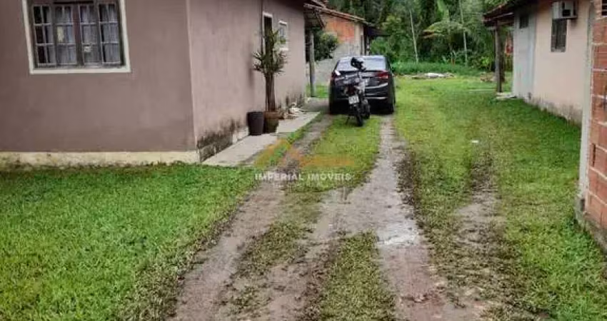 À venda - casa 2 dormitórios no pegorelli - caraguatatuba/sp
