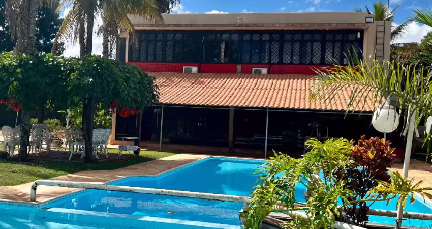 Linda casa no park way, 3 qtos, 2 suítes, piscina, quadra de tênis, campo futebol.