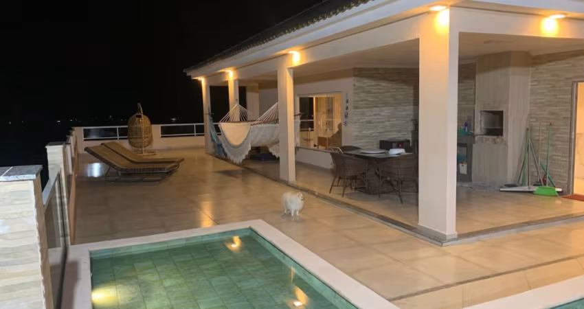 Casa a venda em condomínio fechado
