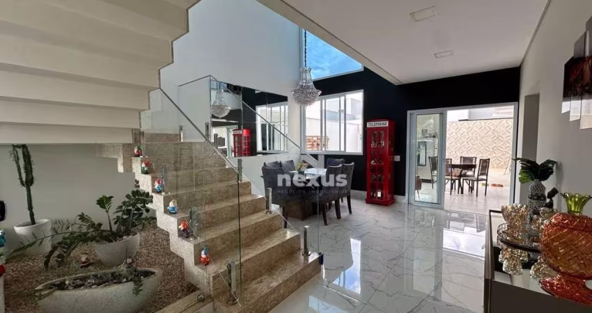 Sobrado com 3 dormitórios à venda, 245 m² por R$ 2.200.000,00 - Novo Mundo - Uberlândia/MG