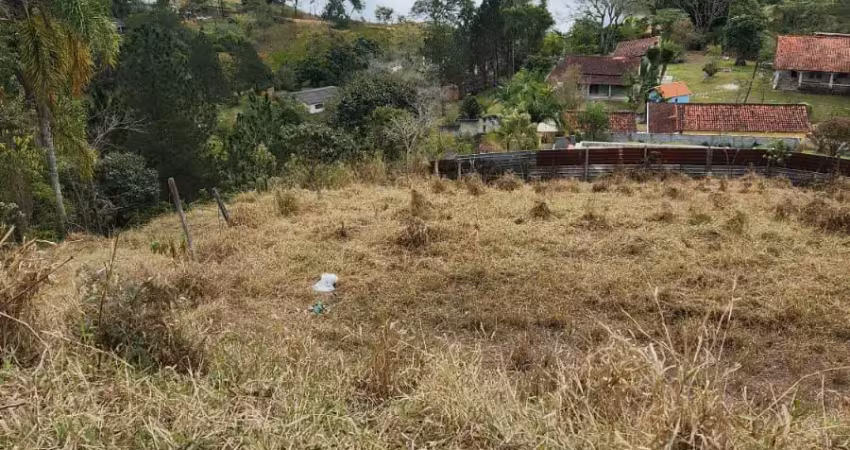 **magnífico terreno entre montanhas verdes – 2.000 m² com vista para lagos!**