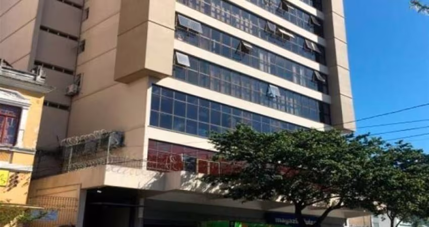 Prédio comercial com portaria!  Sala comercial de ensolarada (posição solar norte) com 02 ambientes: sala de entrada e sala principal.  Último andar!  Área privativa: 39,51m.  Consulte-nos!