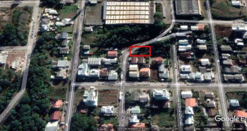 Terreno localizado no bairro Santa Cataria, com calçamento e frete oeste.  Área: 12,40x30= 371,00m.  Confira!