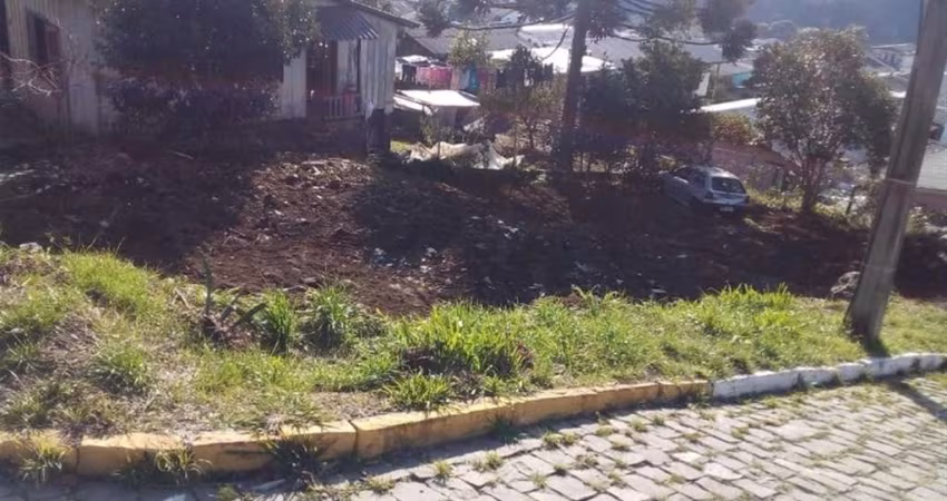 Excelente terreno na Rua Achyles Bonfanti, esquina com Pascoal Paraboni, posição solar leste/sul.  Excelente para construção de casa com dois pavimentos ou prédio de pequeno porte.  OBS: Aceita-se neg