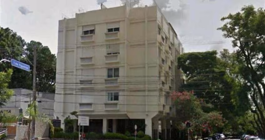 Excelente cobertura duplex com 03 dormitórios (sendo 01 suíte), 03 salas, cozinha, banheiro social, área de serviço com banheiro auxiliar, terraço com banheiro na cobertura e box de garagem duplo.  Ár