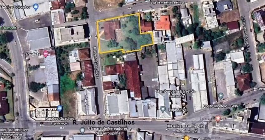 Excelente terreno de 1.960 m, com localização privilegiada, distando uma quadra da Júlio de Castilhos,   com 35,5 metros de frente para a Rua Bento Gonçalves e 47,6 para a Gabriel Puhl. Próprio para c