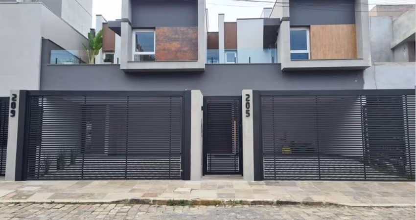 Excelentes sobrados em construção no Bairro Sagrada família! Com 03 dormitórios com sacadas (sendo 01 suíte), sala para 02 ambientes, ampla sacada, cozinha, área de serviço, banheiro social, lavabo e 