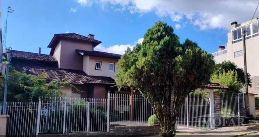 Bela casa espaçosa e bem distribuída, ideal para uma família grande que busca conforto e comodidade. Com três dormitórios, sendo um suíte, há espaço suficiente para acomodar a família e ainda ter um e