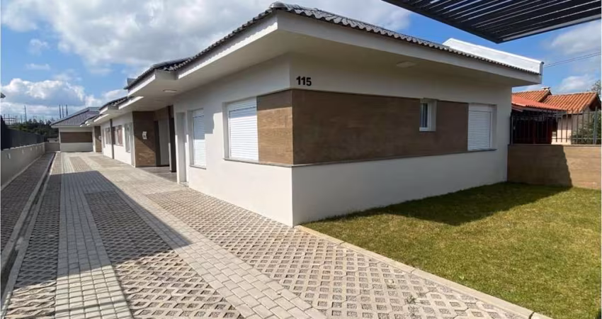 Belíssimos sobrados Novos no Bairro Pioneiro!!  Com opção para 02 ou 03 dormitórios, sala para 02 ambientes, cozinha, área de serviço, banheiro social e 01 vaga de garagem.  Com pátio.  Área construíd