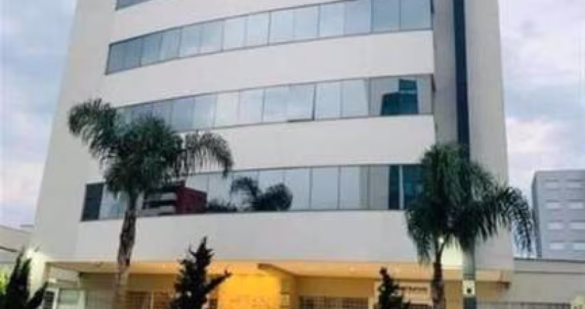 Excelente loft com 01 dormitório, sala, cozinha, área de serviço, banheiro social e 01 vaga de garagem.  Com gás central e gás encanado.  Edifício com elevador e porteiro eletrônico.  Área privativa: 