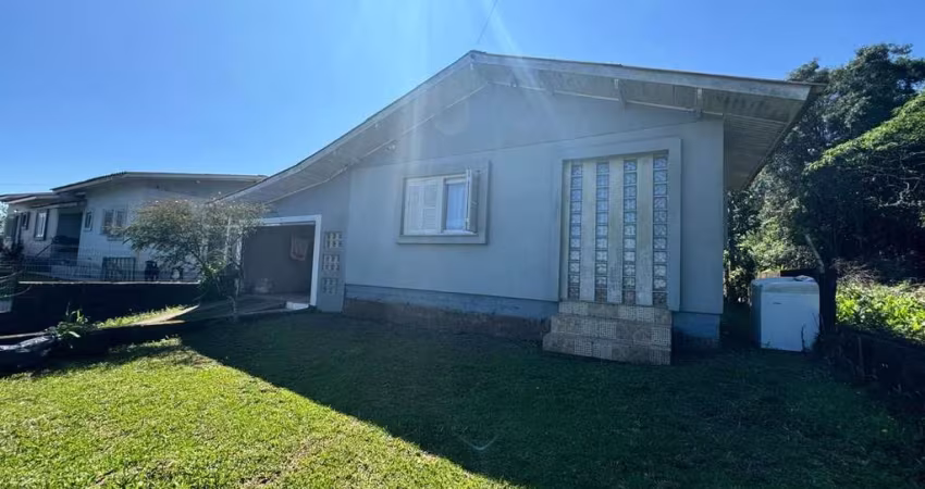 Casa de alvenaria com 3 dormitórios, sala e cozinha em conceito aberto, banheiro social, área de serviço, garagem fechada para 2 veículos, churrasqueira. Amplo pátio cercado.
Área privativa de 70 metr