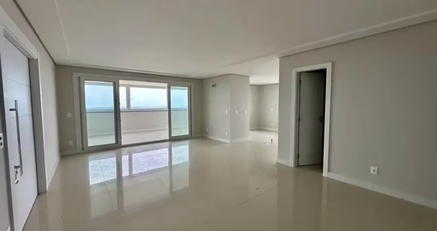 Ampla cobertura plana em excelente localização no Bairro Universitário!
Conta com 03 suítes (sendo 01 suíte master com closet), living em conceito aberto com pé direito alto, sacada fechada com ofurô,