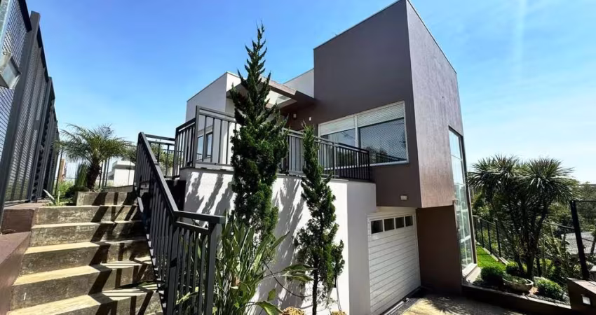 Localizada no bairro São Luiz, em Farroupilha, esta bela casa de 247 metros quadrados está esperando por você. Com três dormitórios, todos suítes, este imóvel é perfeito para quem valoriza o conforto 