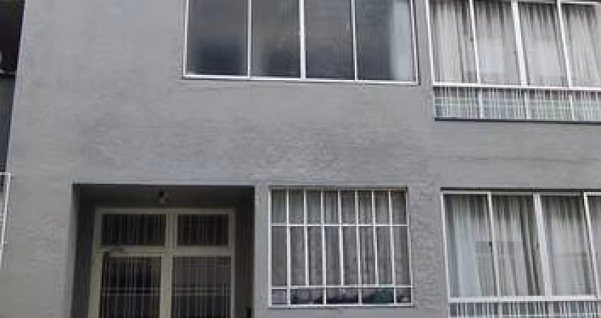 Excelente apartamento semimobiliado no Bairro São Pelegrino! 
Conta com 03 dormitórios, sala para 02 ambientes, cozinha, área de serviço e banheiro social.

Área privativa: 78,54m².

Confira!