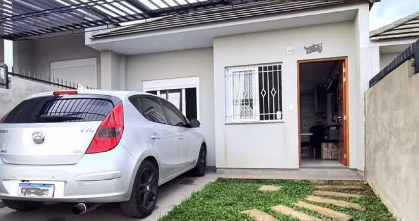 Casa germinada com dois quartos, sala e cozinha integra com churrasqueira, banheiro social, área de serviço e estacionamento frontal descoberto.
Permanece no imóvel os móveis sob medida da cozinha, ba