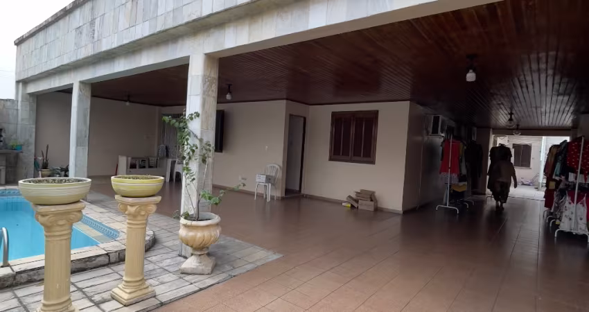 Vendo excelente casa, com conforto e segurança .