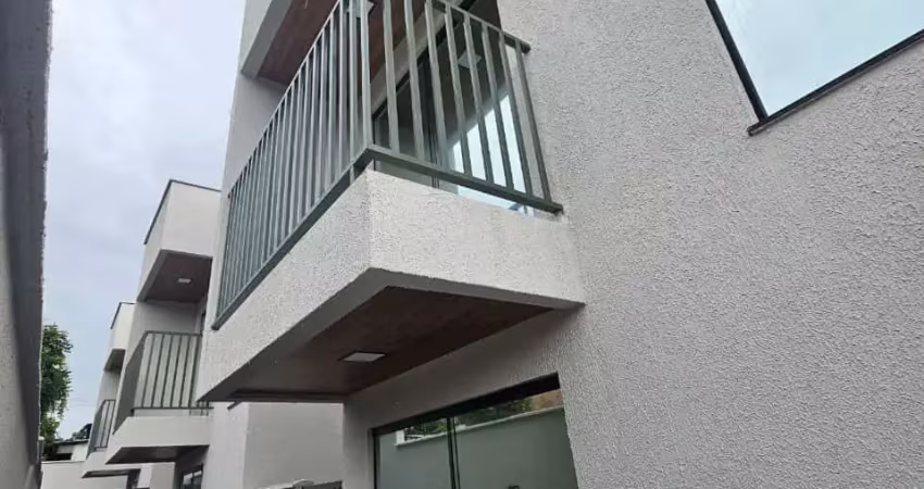 Muito luxo e finissimo acabamento nessa casa duplex no villa suíça