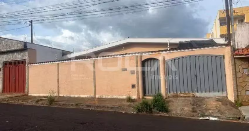 Casa térrea à venda com 3 dormitórios no bairro Sumarezinho em Ribeirão Preto.
