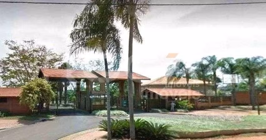 Terreno no Condomínio Ipê Roxo no bairro Vila do Golf, em Ribeirão Preto.