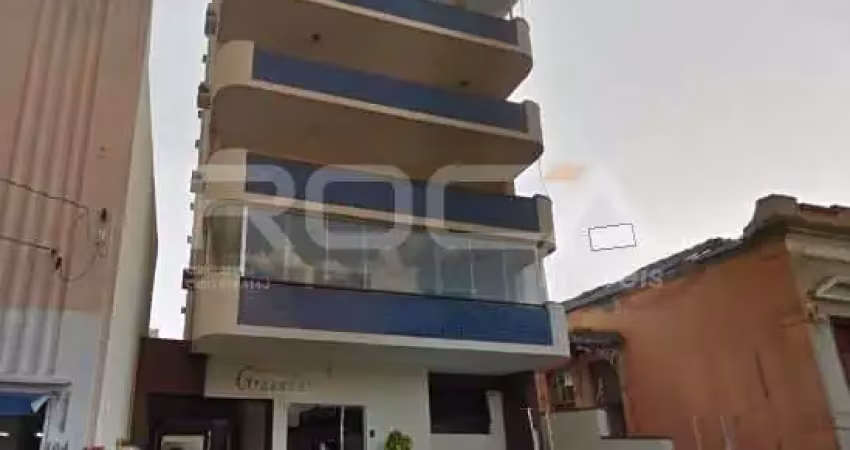 Apartamento à venda com 2 quartos no Centro de Ribeirão Preto.