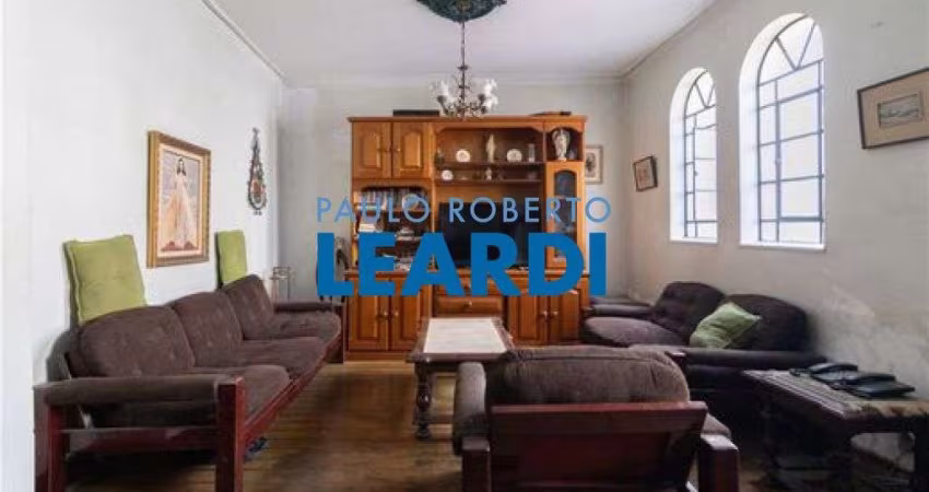 Casa à venda na Rua Augusto de Toledo, 38, Aclimação, São Paulo